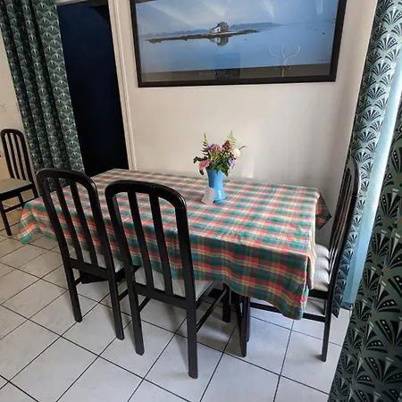 La Campagne A La بيت للعطل *