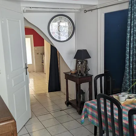 La Campagne A La بيت للعطل